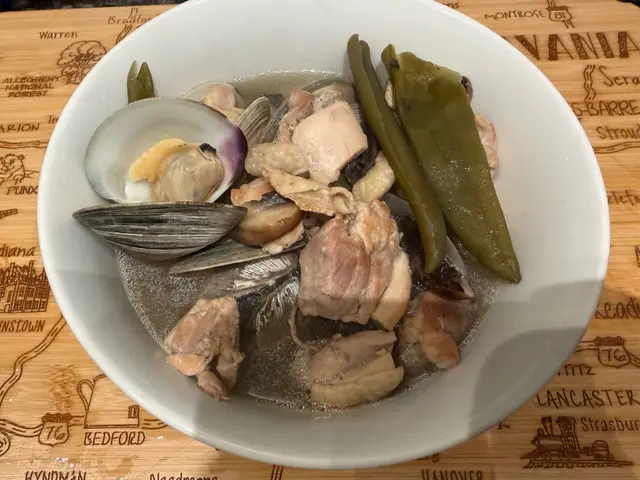 剝皮辣椒蛤蜊雞湯｜家常版 人人都能做 — $<T k="steps" /> 10