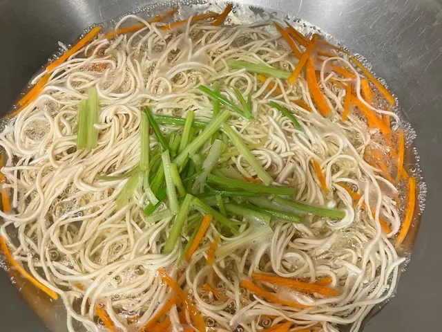 涼拌乾絲 — $<T k="steps" /> 3