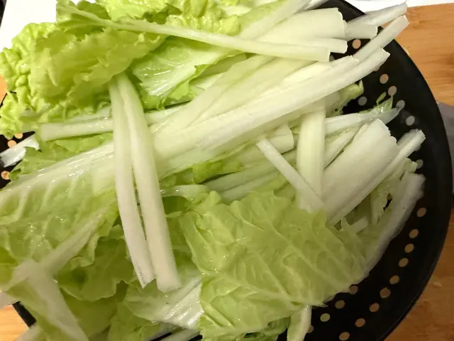 蒜炒小白菜 — $<T k="steps" /> 1