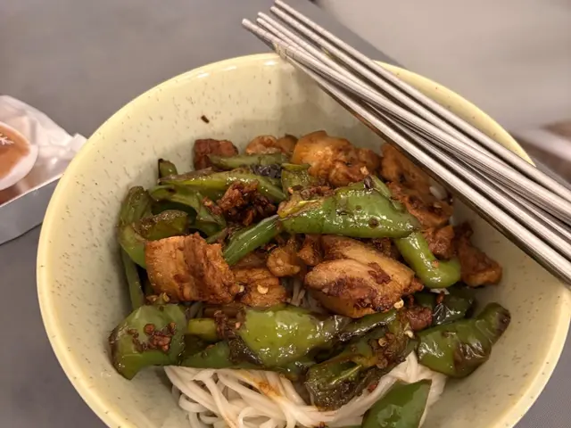 辣椒炒肉拌面 — $<T k="steps" /> 8