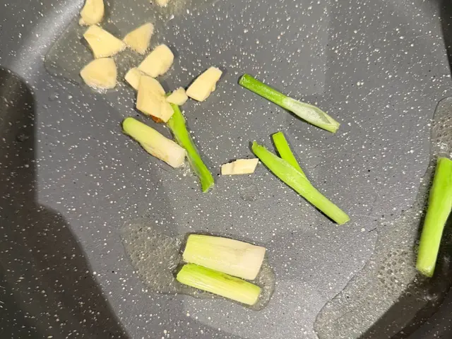 蔥爆豆芽菜 - 家常版 — $<T k="steps" /> 4