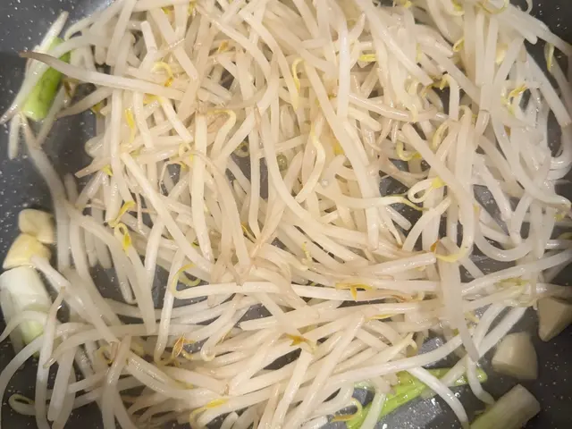 蔥爆豆芽菜 - 家常版 — $<T k="steps" /> 6