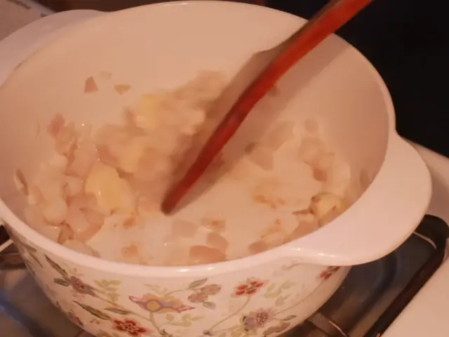 沙茶牛肉煲 — $<T k="steps" /> 3