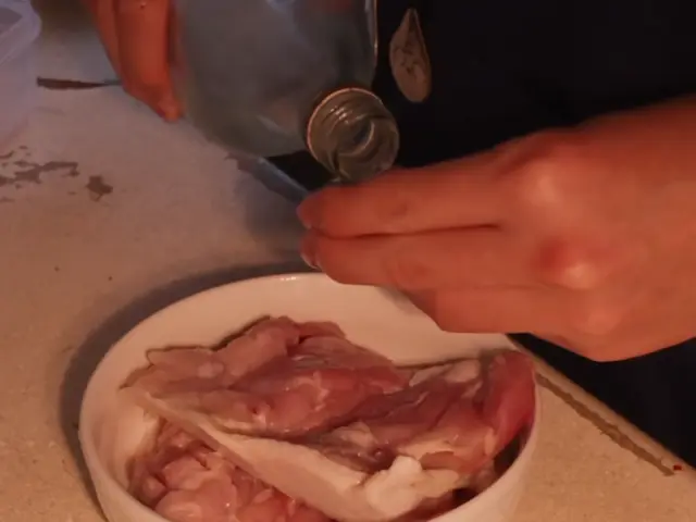 椒麻雞 — $<T k="steps" /> 1