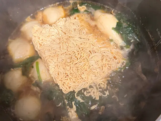 素飄香麻辣燙泡麵｜隨便加料都好吃😋 — $<T k="steps" /> 5