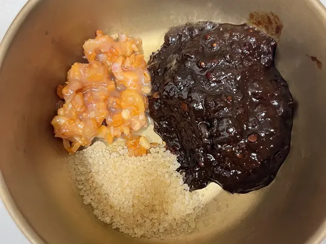 家常雜醬麵 — $<T k="steps" /> 1