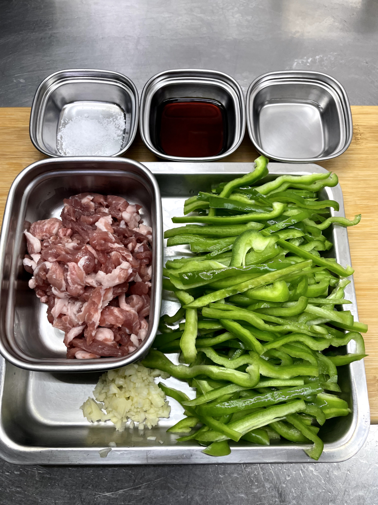青椒炒肉絲 — 步驟 1