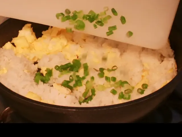 排骨炒飯 — $<T k="steps" /> 2