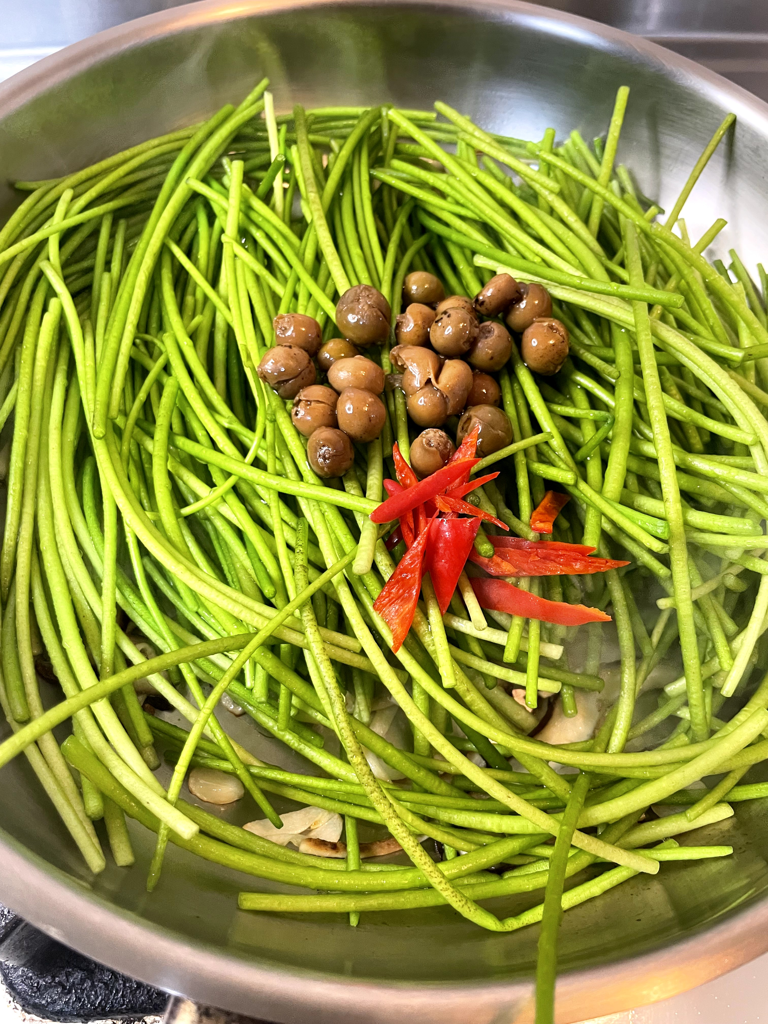 破布子炒水蓮 — 步驟 4