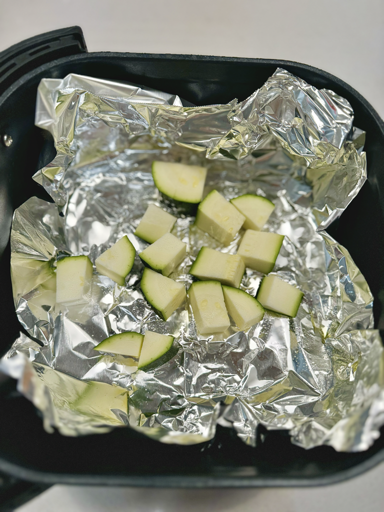 Easy & quick healthy bite: Air-Fried Cheesy Zucchini — 步驟 3