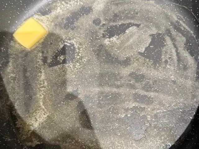 黑胡椒奶油煎蘆筍 — $<T k="steps" /> 2