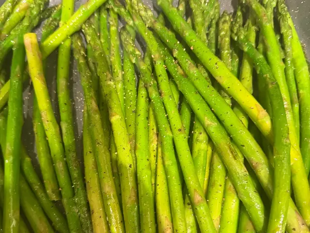 黑胡椒奶油煎蘆筍 — $<T k="steps" /> 4