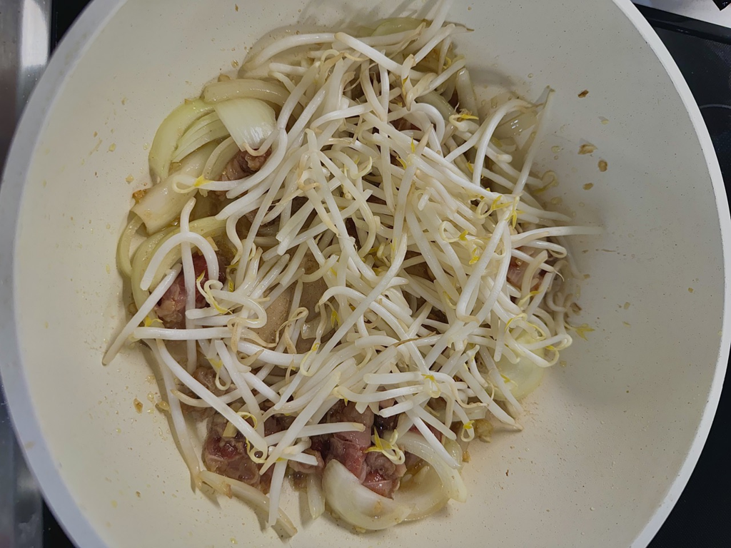 豆芽炒牛肉 — 步驟 4