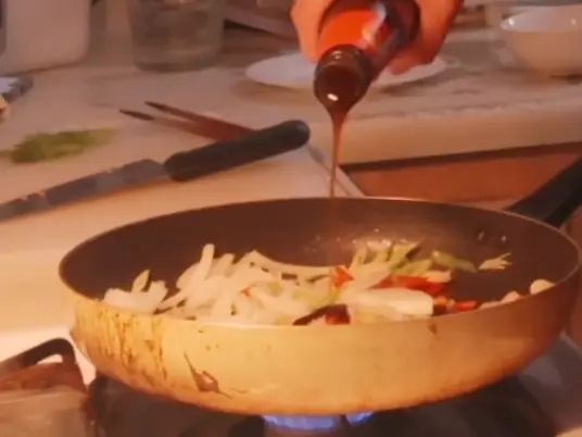 牛肉燴飯 — $<T k="steps" /> 3