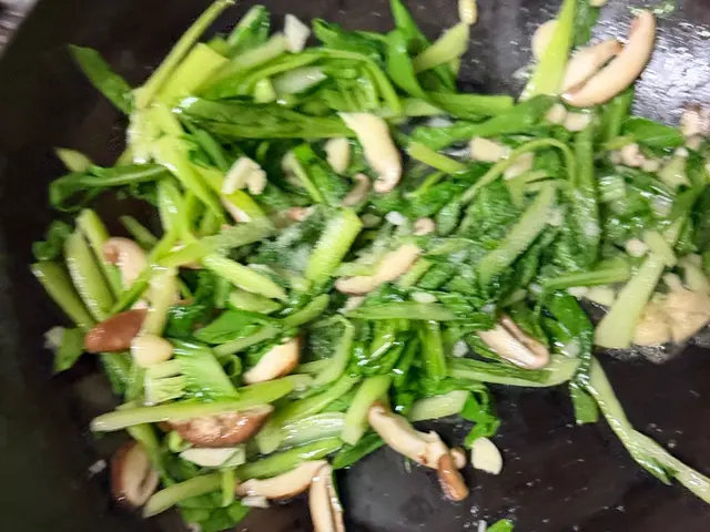 蒜炒青江菜｜這樣炒絕對不會苦又好吃 — $<T k="steps" /> 9