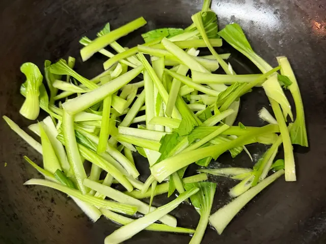 蒜炒青江菜｜這樣炒絕對不會苦又好吃 — $<T k="steps" /> 5
