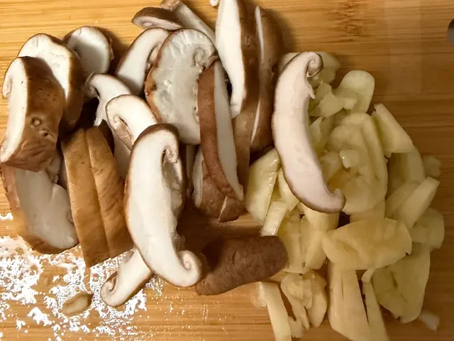 蒜炒青江菜｜這樣炒絕對不會苦又好吃 — $<T k="steps" /> 3