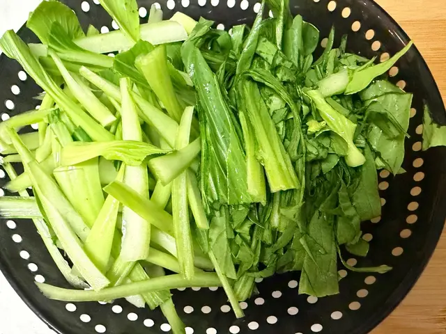 蒜炒青江菜｜這樣炒絕對不會苦又好吃 — $<T k="steps" /> 2