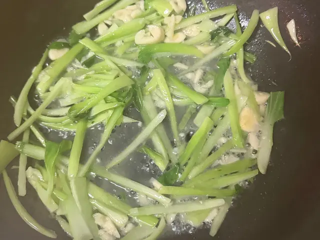 蒜炒青江菜｜這樣炒絕對不會苦又好吃 — $<T k="steps" /> 7