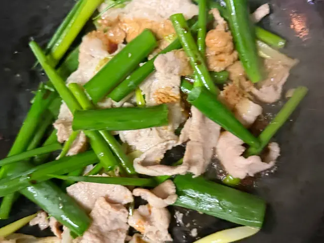 蔥爆松阪豬 — $<T k="steps" /> 8