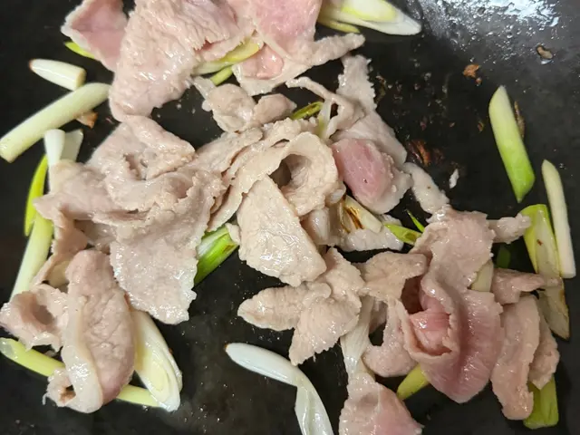 蔥爆松阪豬 — $<T k="steps" /> 7