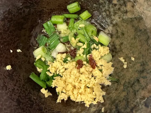 蔥鹽雞汁肉飯 - 家常版 — $<T k="steps" /> 7