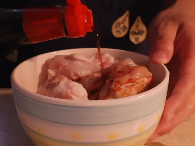 蒜香蜂蜜雞翅 — $<T k="steps" /> 1