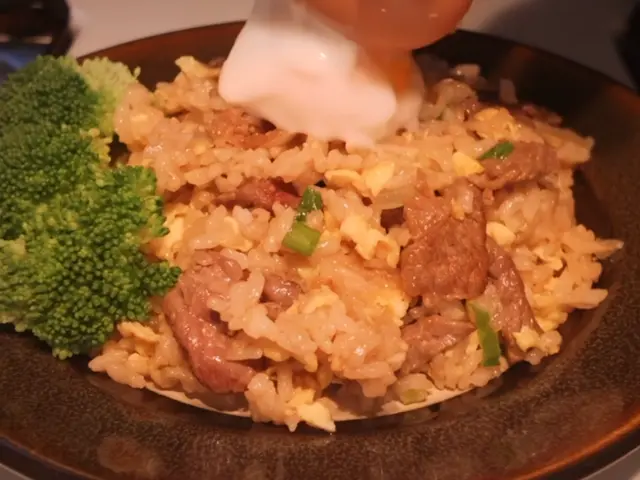醬油牛肉炒飯 — $<T k="steps" /> 4