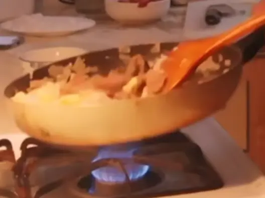 醬油牛肉炒飯 — $<T k="steps" /> 3