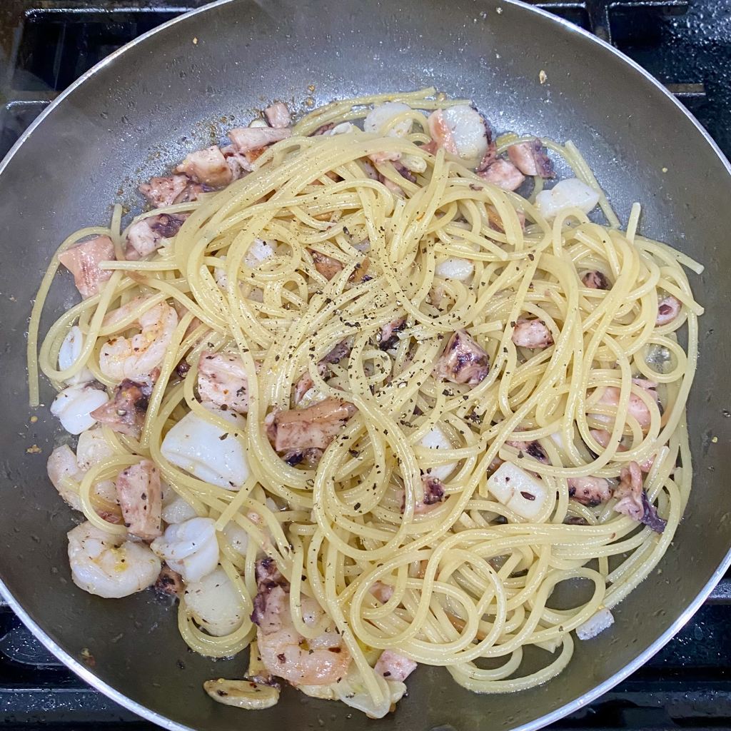 蒜香海鮮章魚罐頭義大利麵🍝15分鐘出菜! — 步驟 11