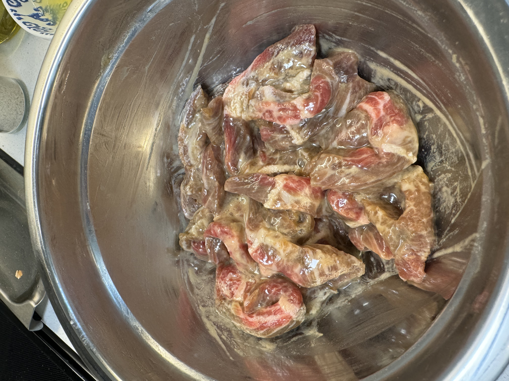 滑蛋牛肉：快速又簡單的一餐！ — 步驟 1