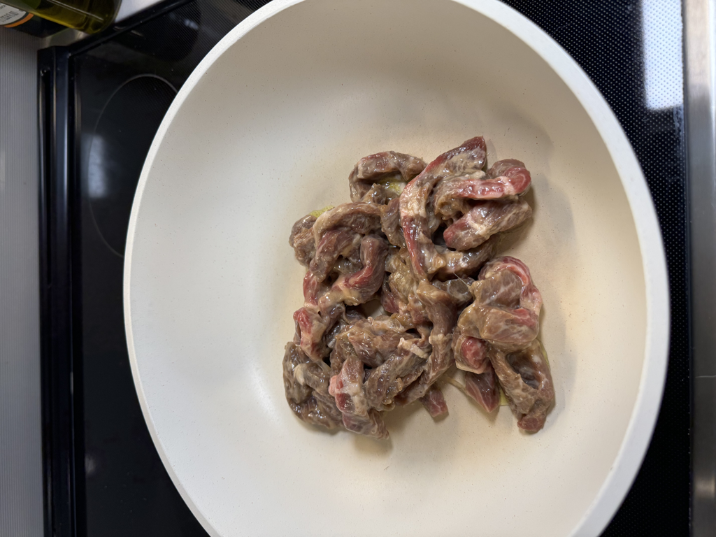 滑蛋牛肉：快速又簡單的一餐！ — 步驟 4