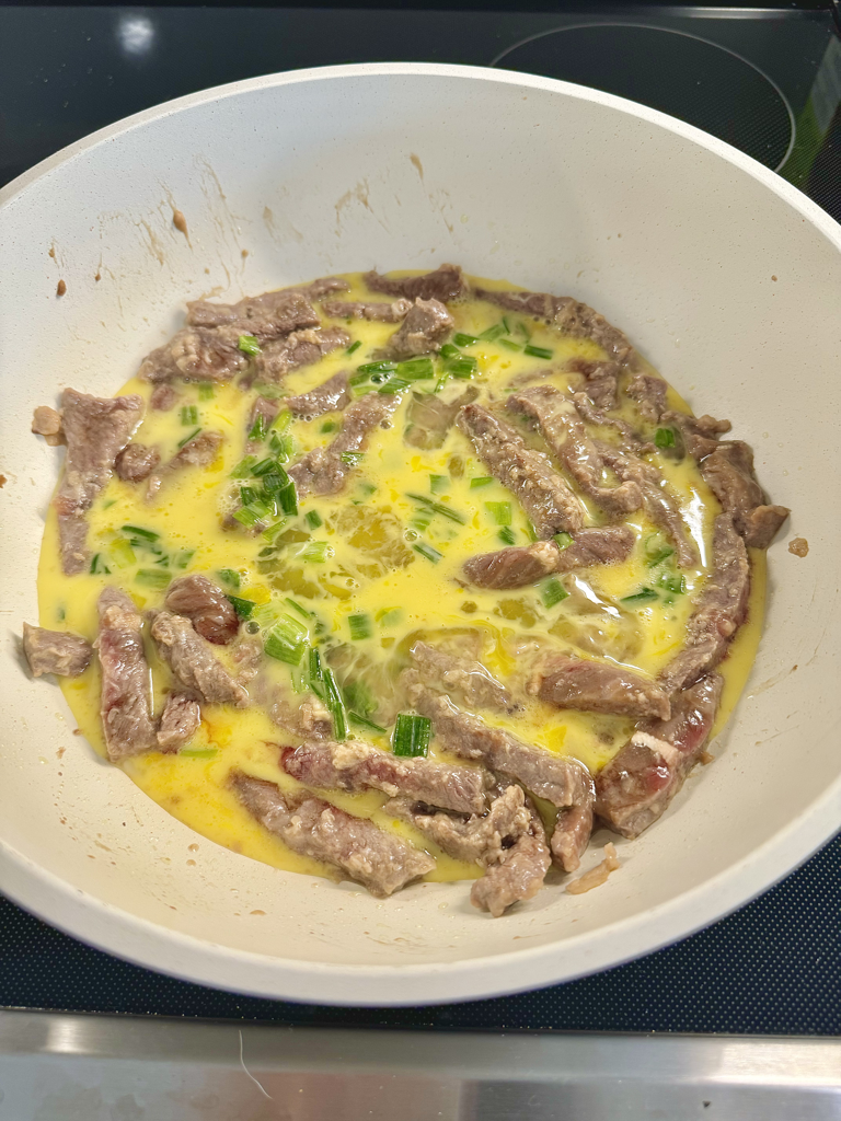 滑蛋牛肉：快速又簡單的一餐！ — 步驟 5