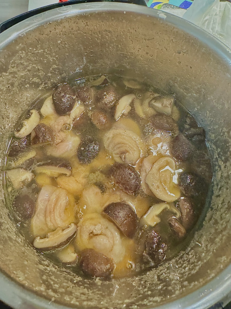 電鍋料理：香菇雞湯 — 步驟 5