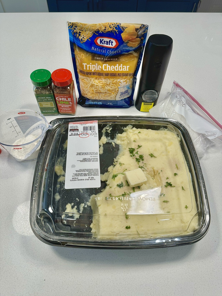 感恩節剩食大改造——起司馬鈴薯餅 — 步驟 1
