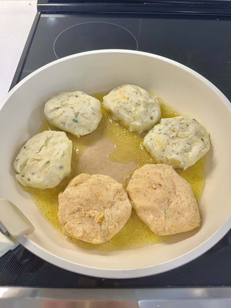 感恩節剩食大改造——起司馬鈴薯餅 — 步驟 6